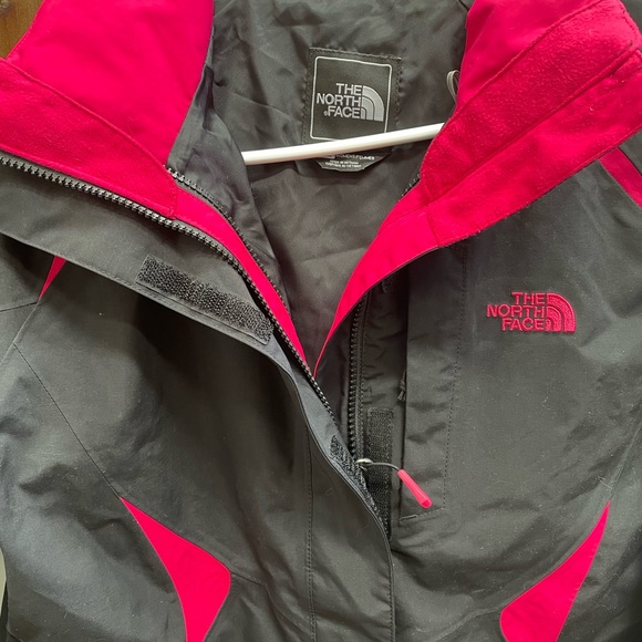 The North face womens black and hot pink Hyvent jacket - Picture 4 of 8
